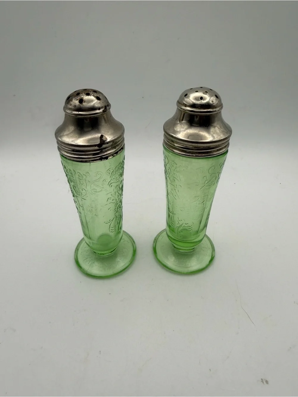 VTG 30's Hazel -Atlas uranium/depression, glass salt and pepper shaker.